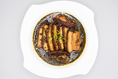 p37. steamed pork belly with yacai 咸烧白